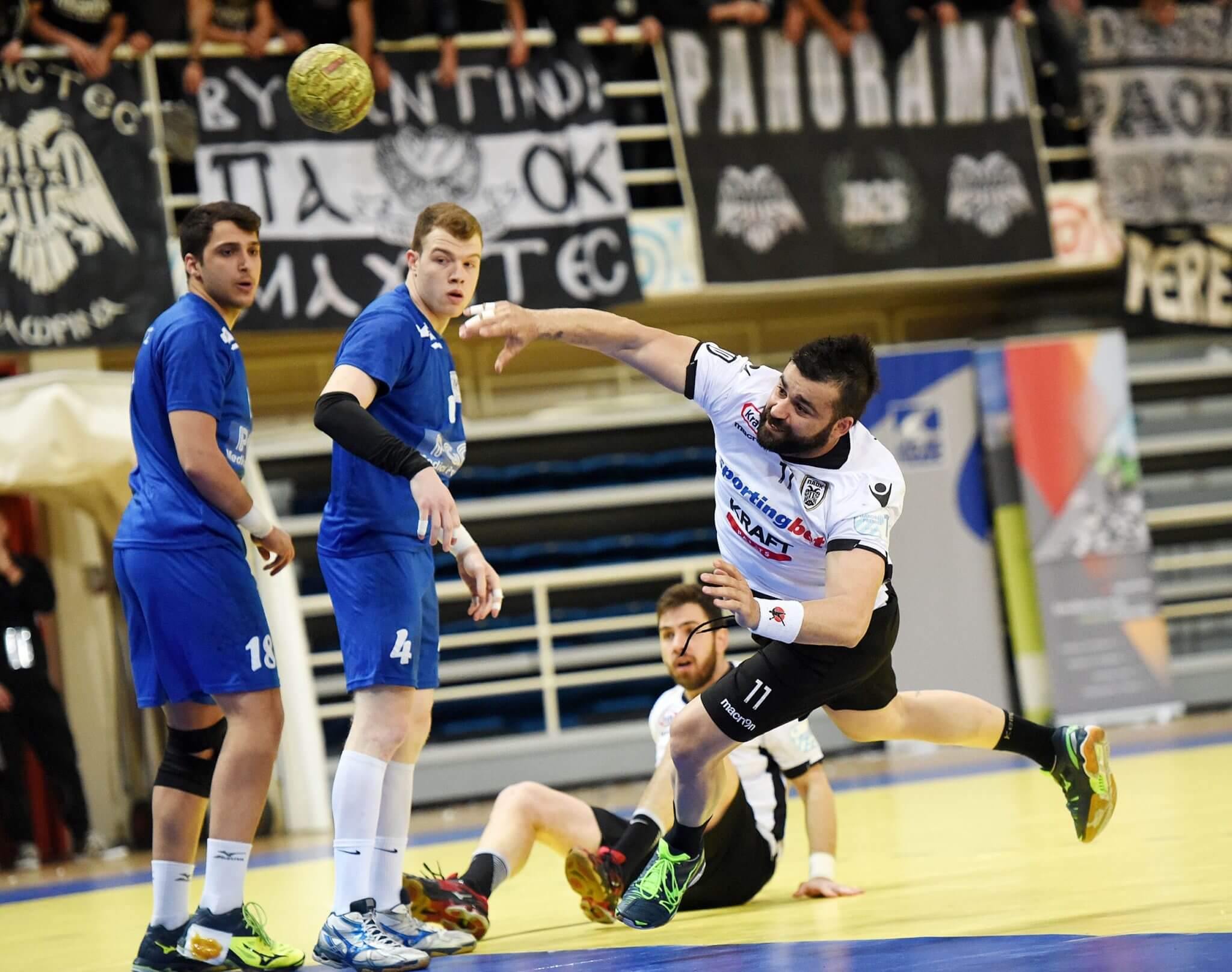 Κοκώνης: «Ίνδαλμα και πρότυπο αθλητή ο Αλβανός»