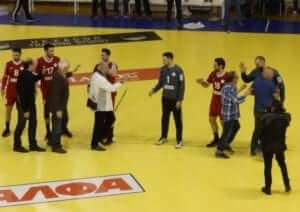 Συγκίνηση πριν τον τελικό (pics)