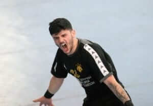 «Αγκαλιά» με την δεύτερη θέση η ΑΕΚ