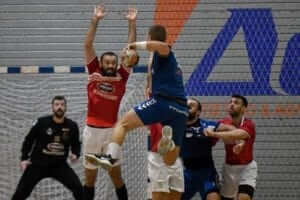 Ξεκόλλησε…