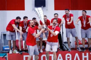 Φιέστα τίτλου στου Ρέντη