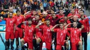 Στρατιωτικός χαιρετισμός από Ουζμουσούλ και Τινκίρ!