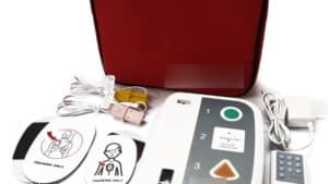 Τοποθετώντας έναν AED (αυτόματο εξωτερικό απινιδωτή) σε καθε γήπεδο
