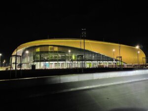 Στα χρώματα της ΑΕΚ το γήπεδο της Ταταμπάνια