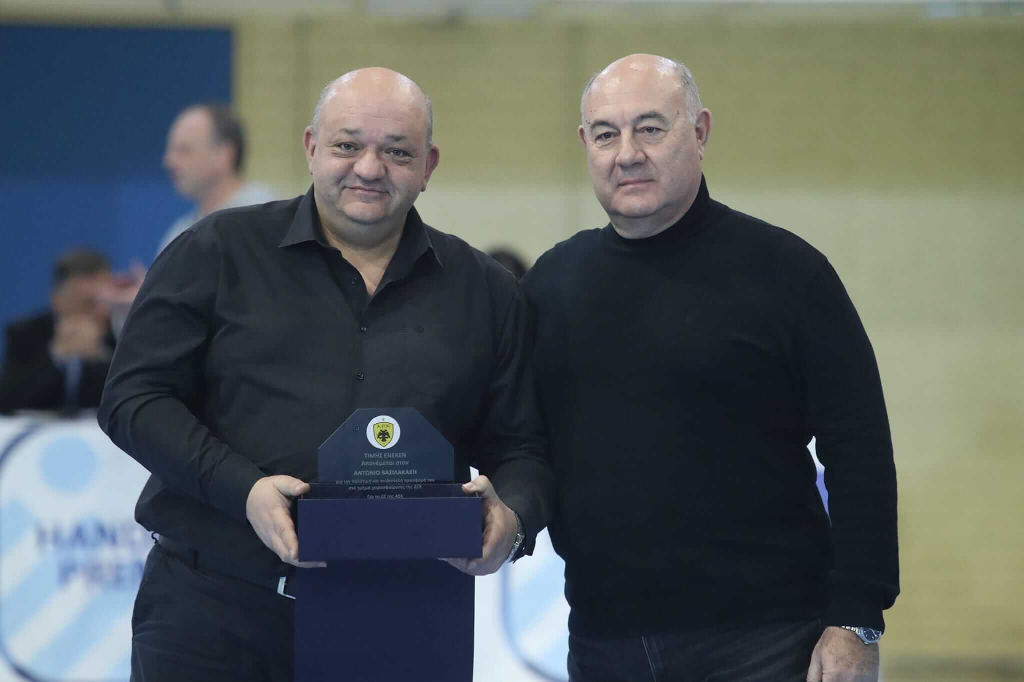 Η ΑΕΚ τίμησε τον Βασιλακάκη