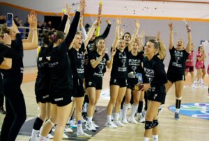 ΕΣΧΑ: “Τελικός διαφήμιση στα Μελίσσια”