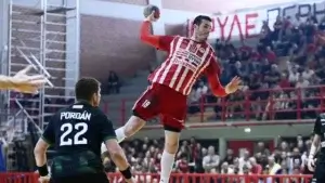 Ήττα για τον Ολυμπιακό από τη Βαλουρ με 30-26