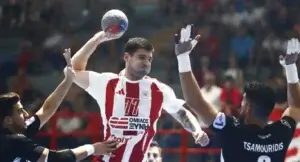 Ερυθρόλευκος «περίπατος» κόντρα στον Ζαφειράκη
