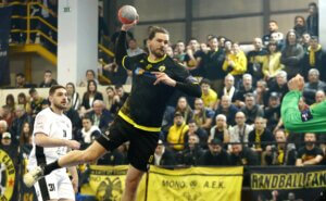 Προβάδισμα πρόκρισης στα ημιτελικά του EHF European Cup για την ΑΕΚ