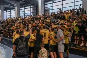 «Αγκάλιασε» την πρόκριση στον τελικό η ΑΕΚ
