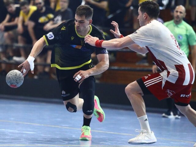 Η ΑΕΚ μείωσε σε 2-1 τη σειρά των τελικών