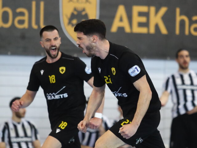 Η ΑΕΚ νίκησε τον ΠΑΟΚ με 37-31 κι έκανε το 1-0 στους ημιτελικούς
